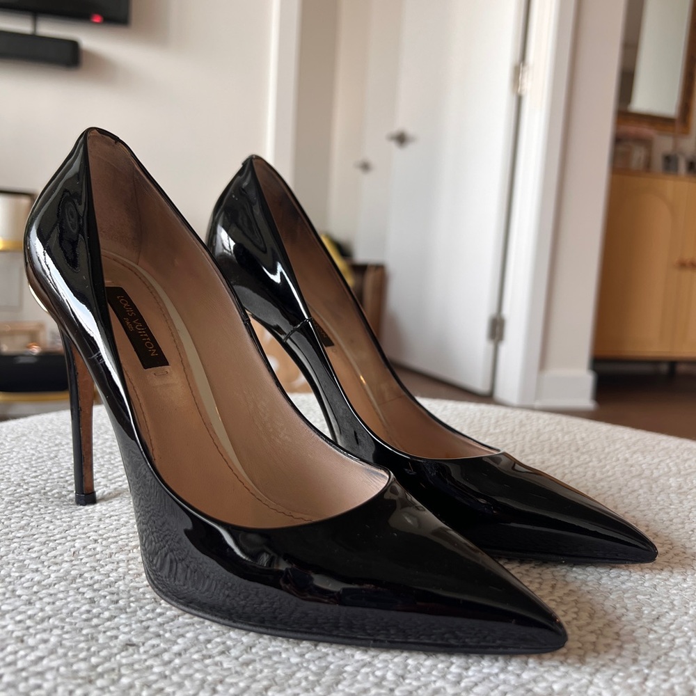 **SOLD** Louis Vuitton patent Black Heels (fits 37)
